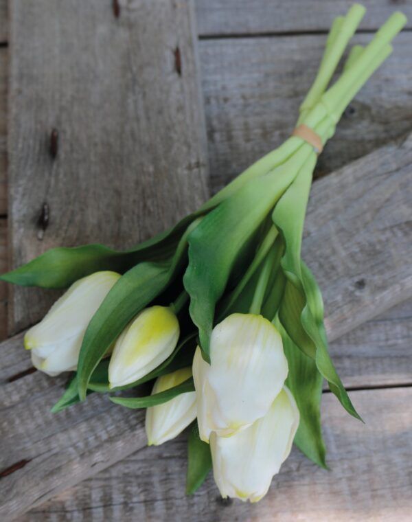 Künstliche Tulpen im Bund weiss