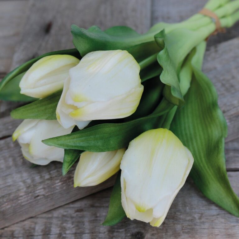 Künstliche Tulpen im Bund weiss