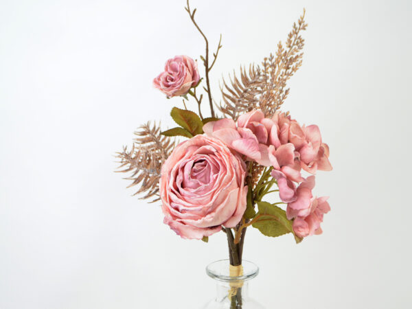 Rosen-Hortensien-Bündel in rose