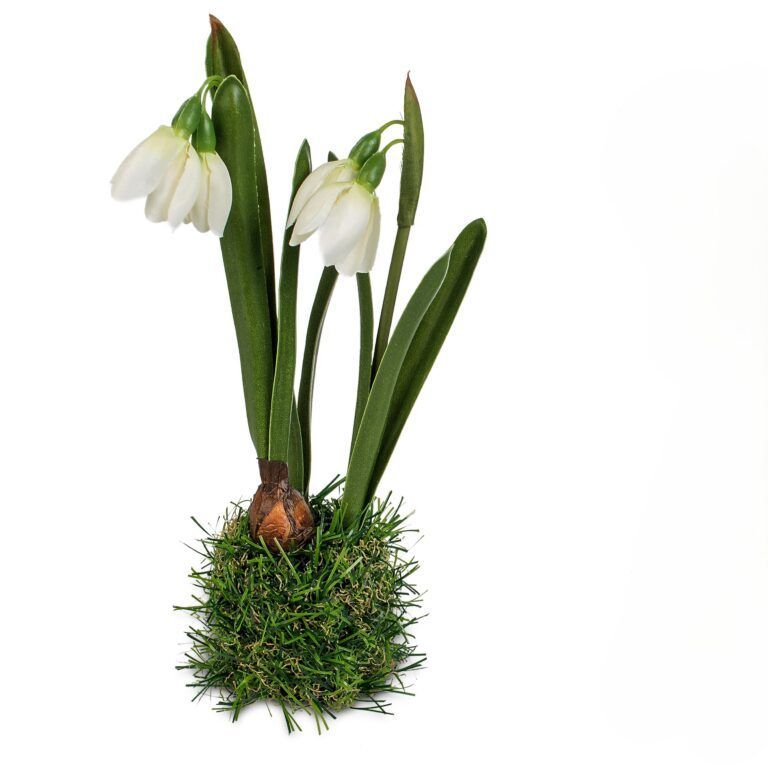 Narzisse auf Grassockel künstlich