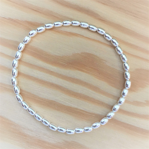 Armband mit ovalen Kugeln in Silber elastisch