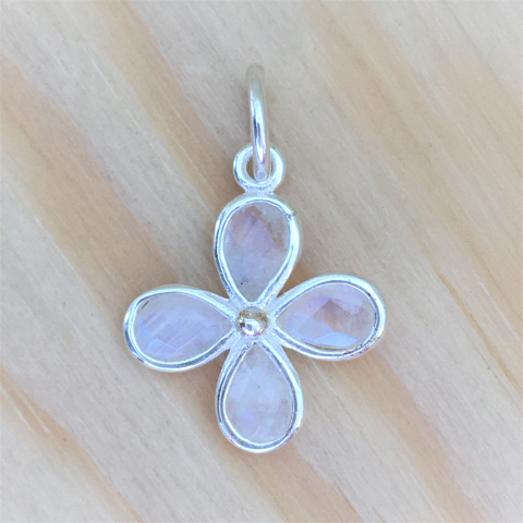 Anhänger Blume aus Edelstein Regenbogen Mondstein 925 Silber
