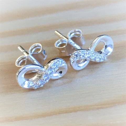 Ohrringe mit Zirkonia 8 x 4 mm Ohrringe mit Zirkonia 8 x 4 mm