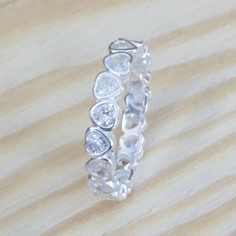 Fingerring aus 925er Silber mit funkelnden Zirkonia-Steinen in 2 Grössen